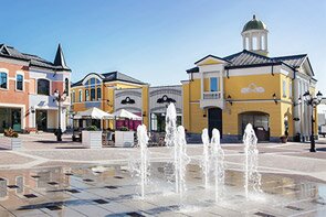 13 ���� � ������� ������ ��������� ������ Outlet Village ����� ���� ������� ������ ������ Late Night Shopping!